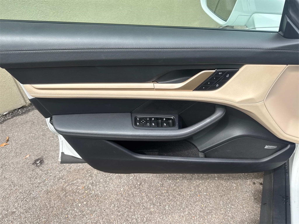 2025 Porsche Taycan 4S photo 18