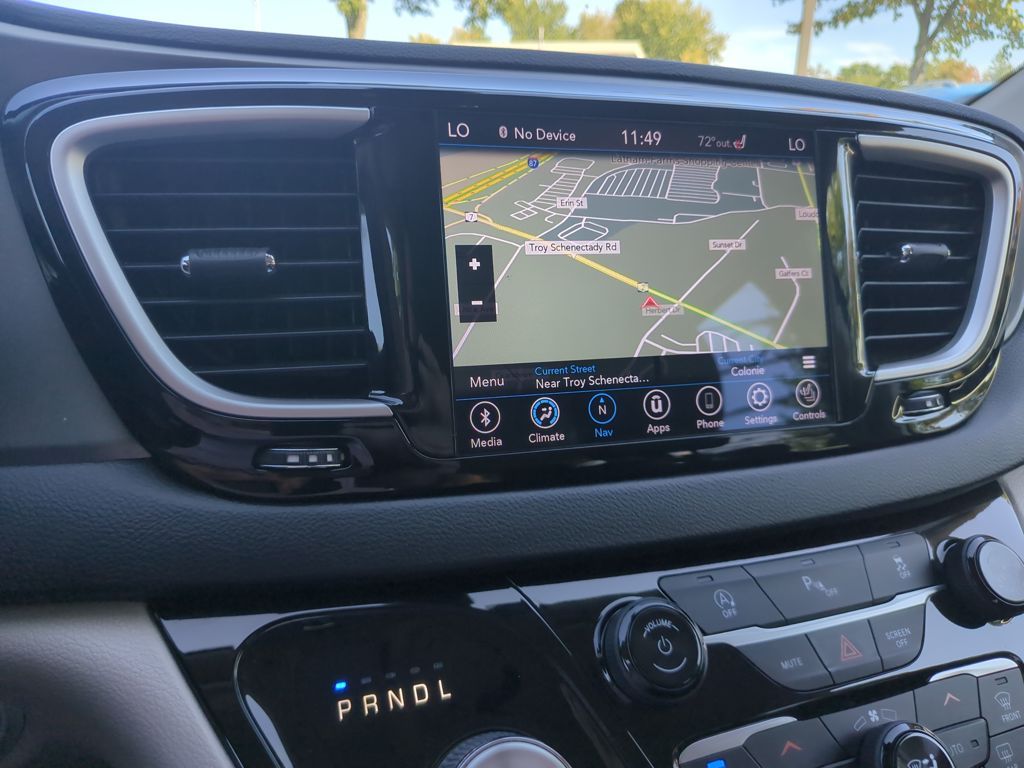 2020 Chrysler Pacifica Touring L photo 9
