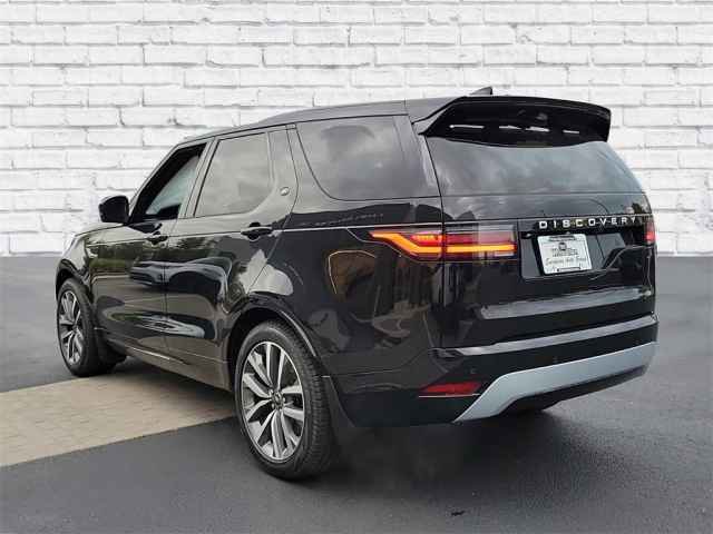 2024 Land Rover Discovery Metropolitan Edition photo 3