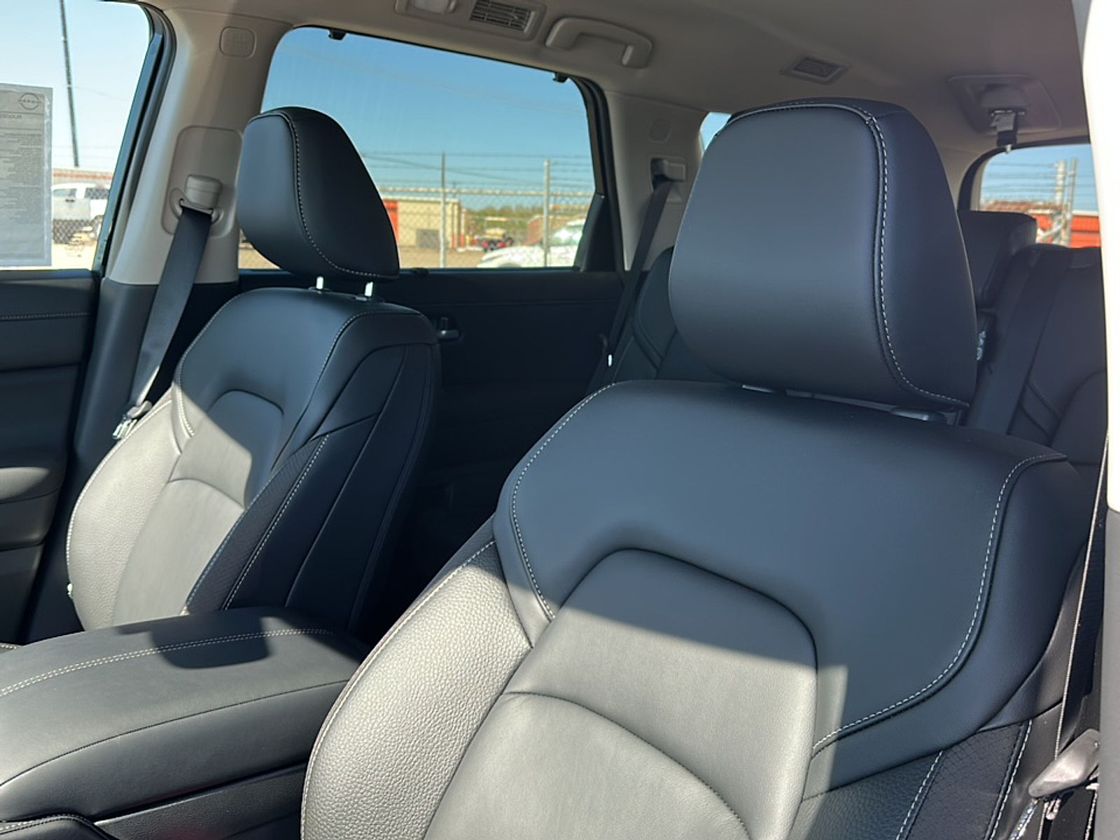 2025 Nissan Pathfinder SL photo 3