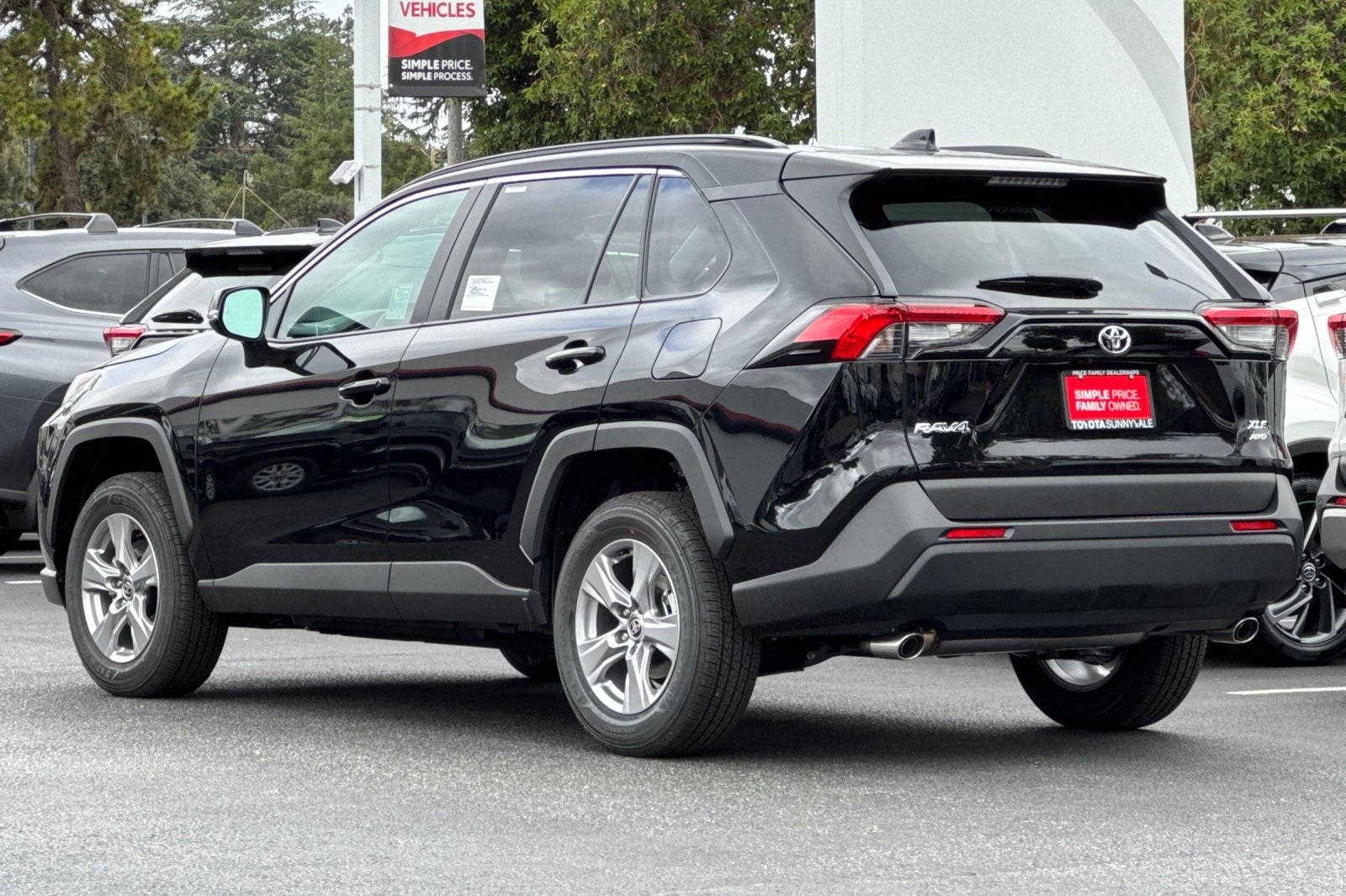 2025 Toyota RAV4 XLE photo 2