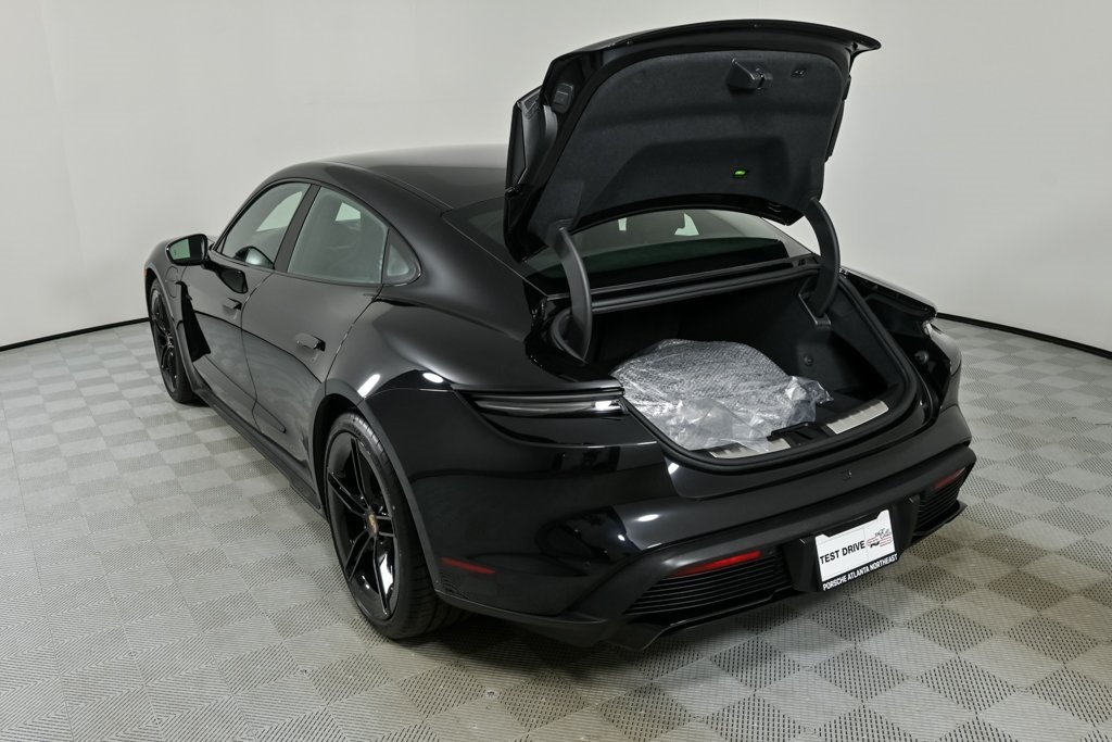 2025 Porsche Taycan GTS photo 32