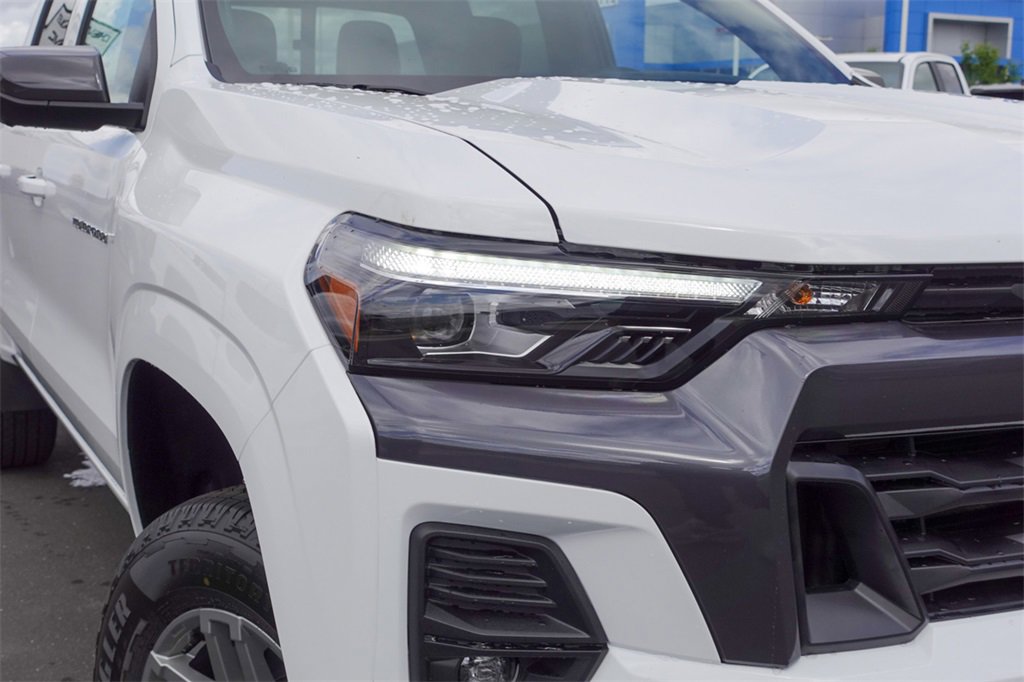 2025 Chevrolet Colorado Work Truck LT photo 3