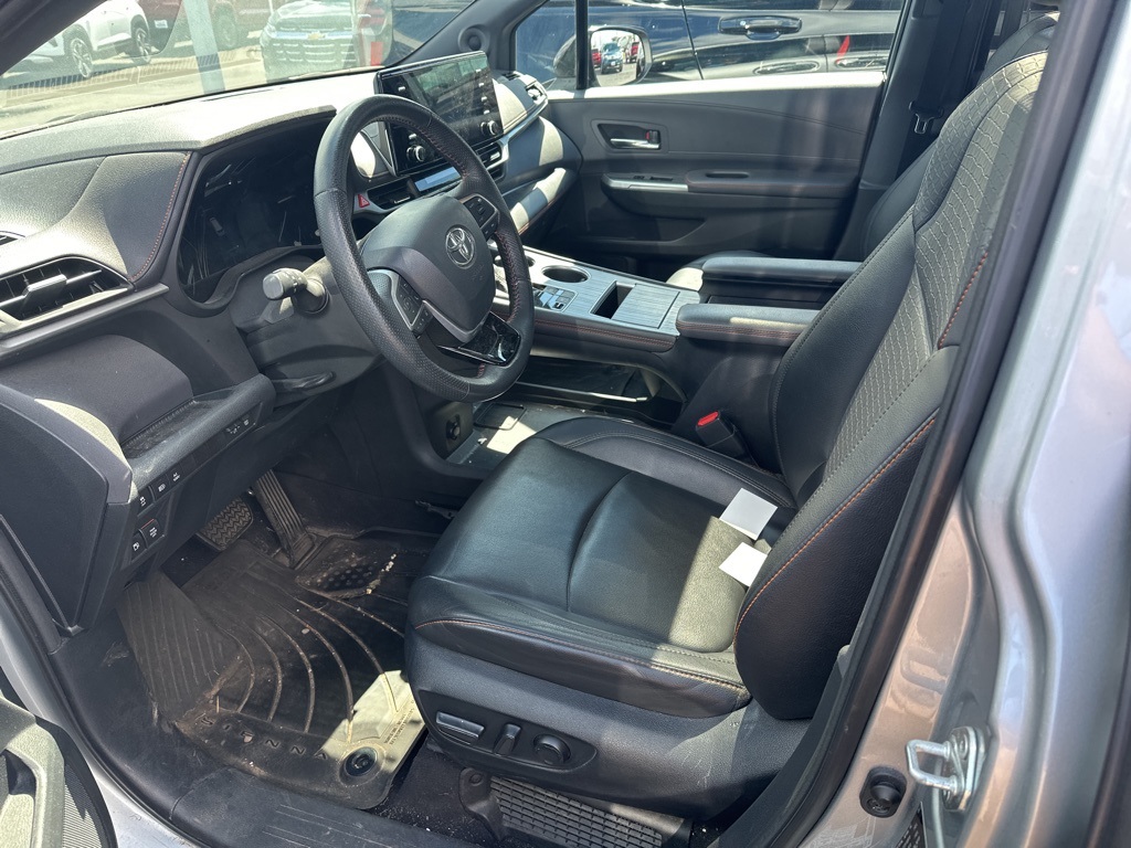 2022 Toyota Sienna XSE photo 4