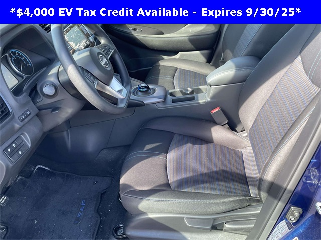 2023 Nissan Leaf S photo 11