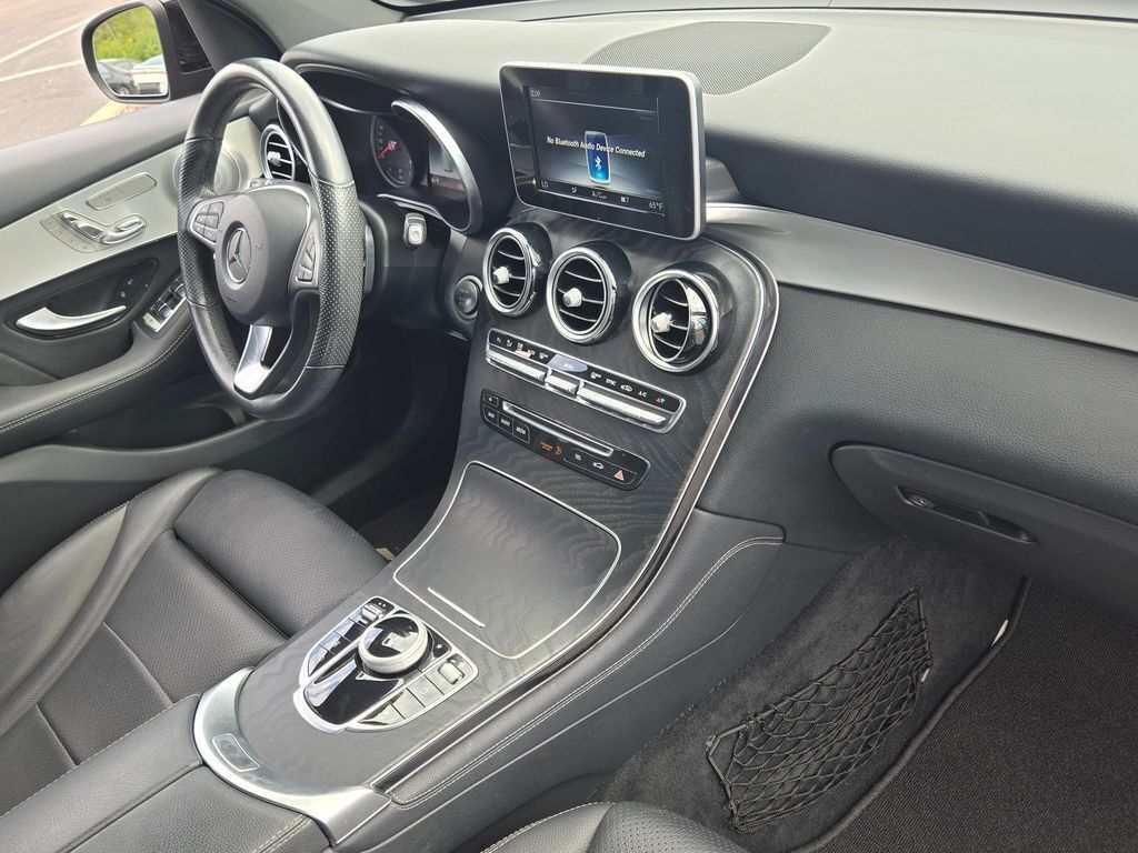 2019 Mercedes Benz GLC 300 4MATIC photo 4