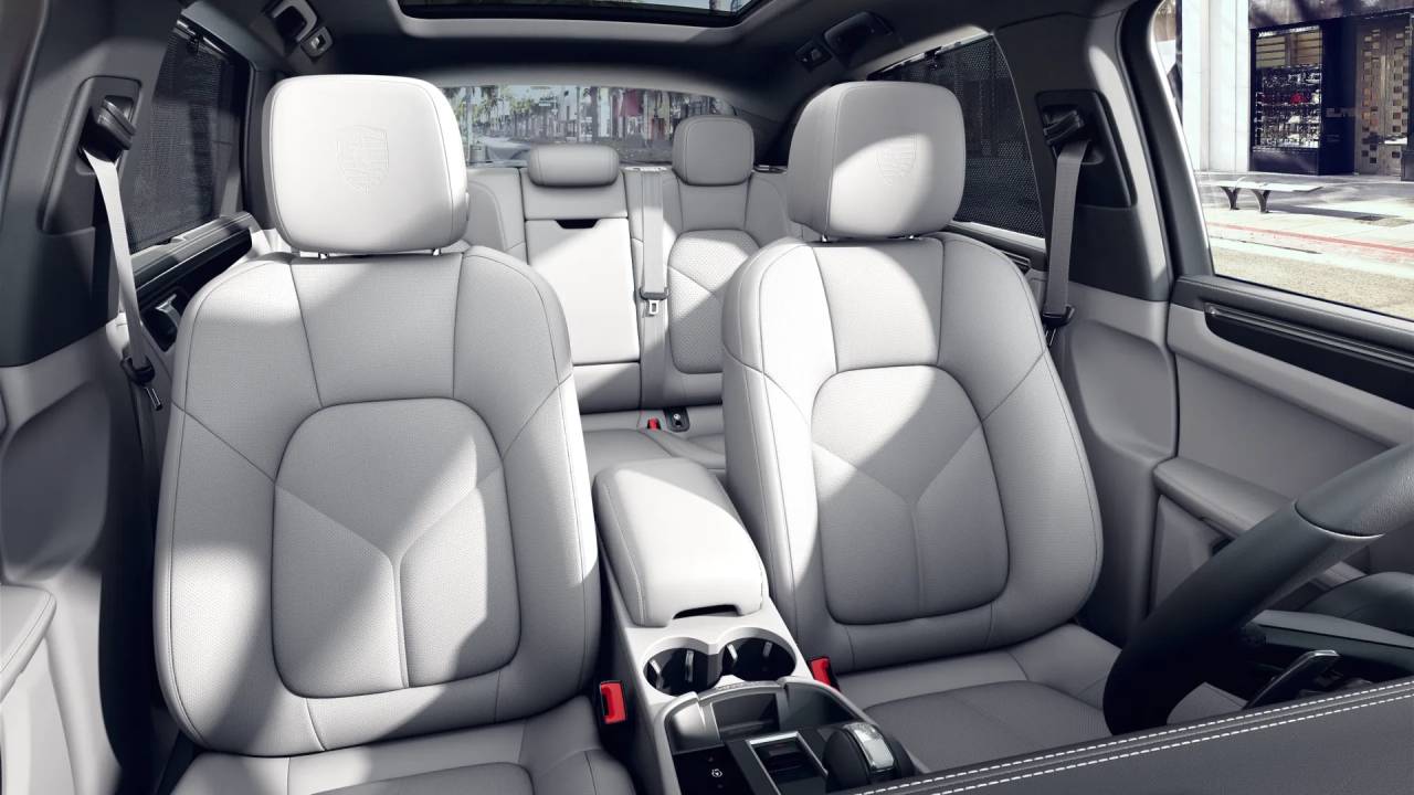 2025 Porsche Macan T photo 6