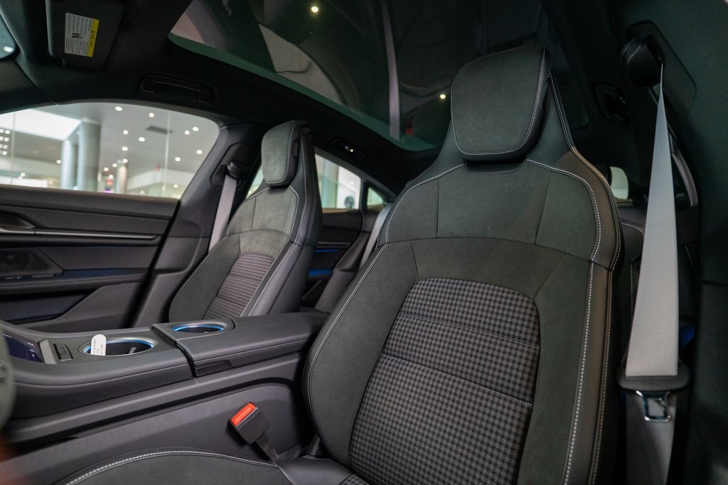 2025 Porsche Taycan 4 photo 5