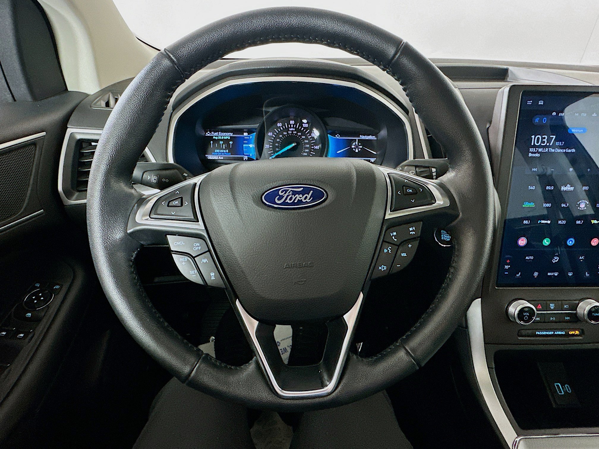 2021 Ford Edge SEL photo 7