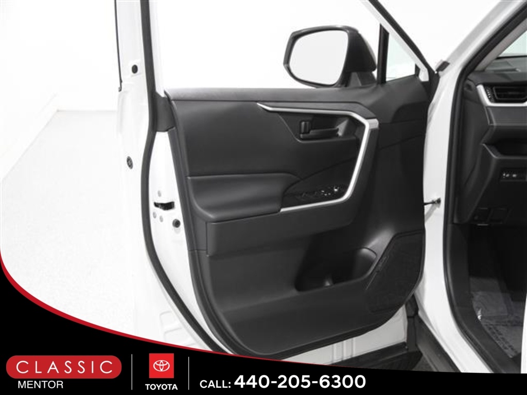 2023 Toyota RAV4 LE photo 4