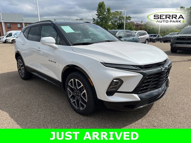 2023 Chevrolet Blazer RS photo 2
