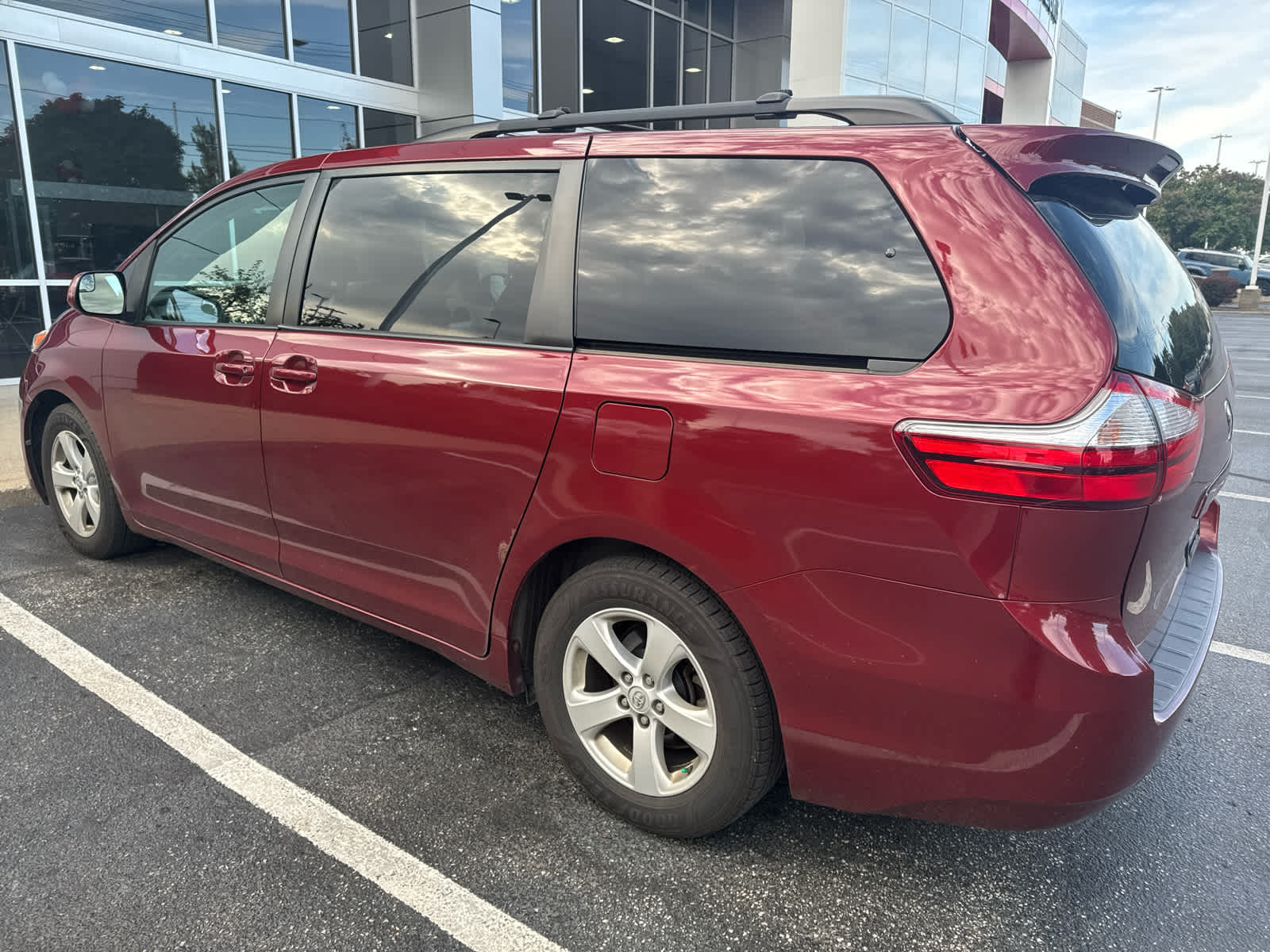 2016 Toyota Sienna LE photo 4
