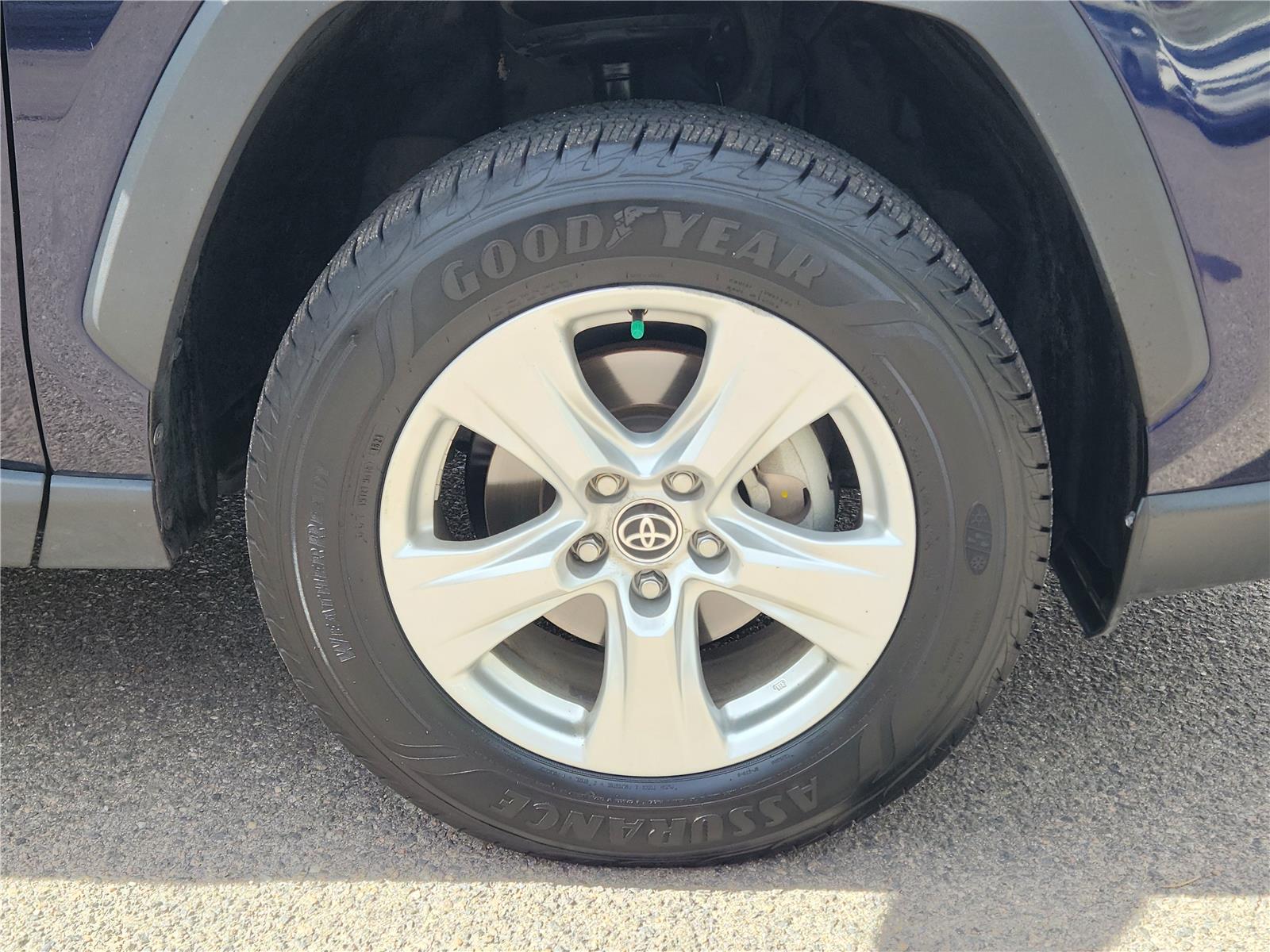 2021 Toyota RAV4 Hybrid XLE photo 16