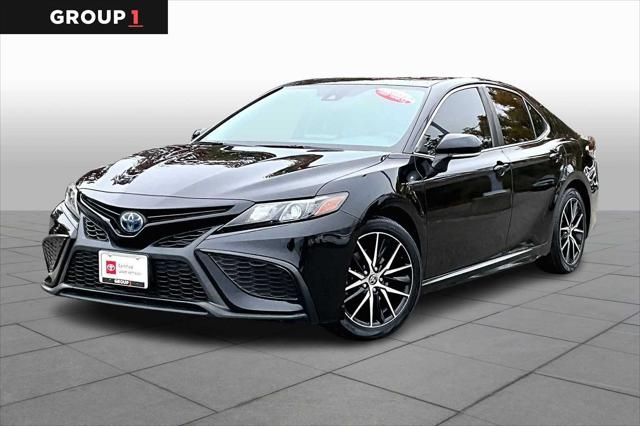 2022 Toyota Camry SE's photo