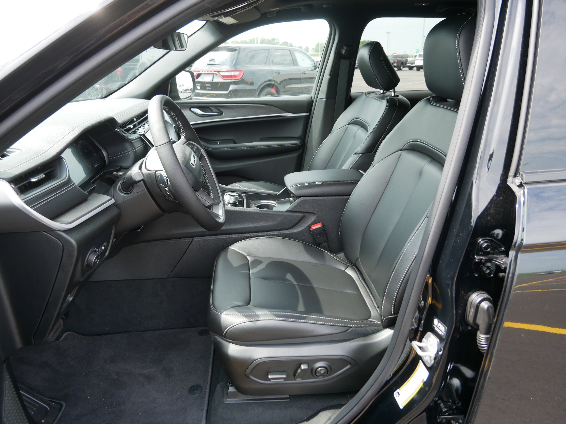 2025 Jeep Grand Cherokee Limited photo 4