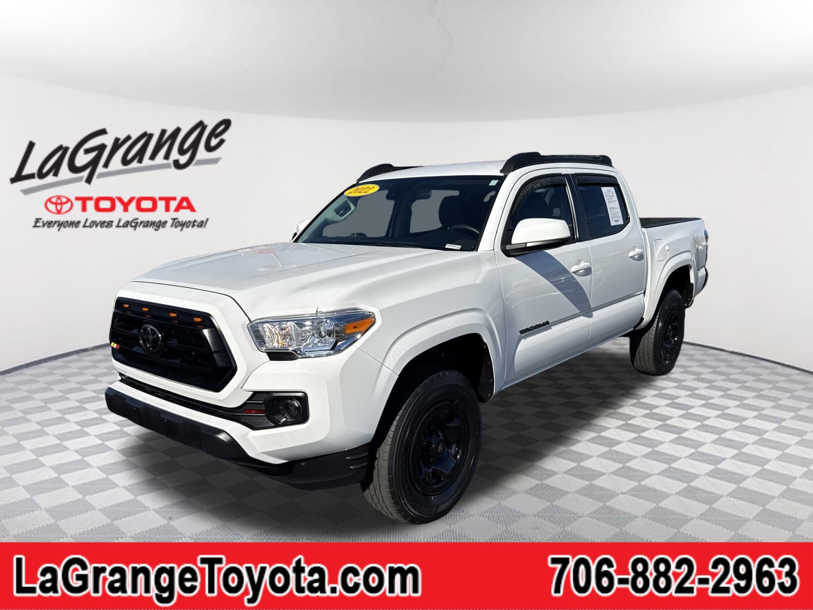 2022 Toyota Tacoma SR's photo