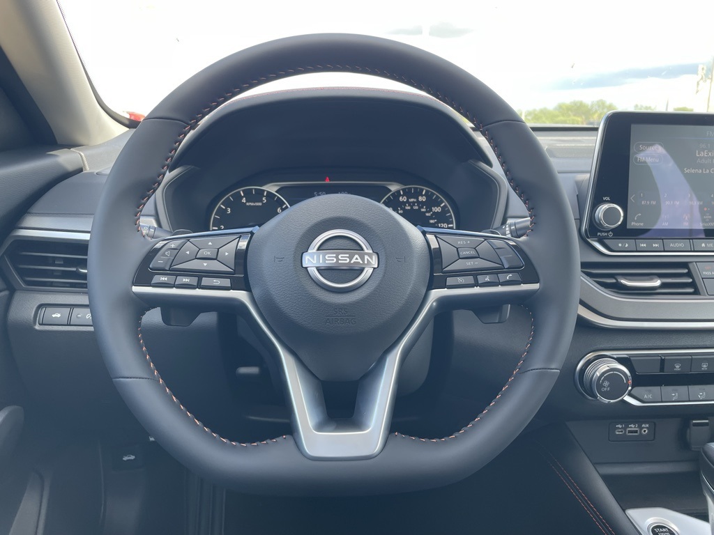 2025 Nissan Altima SR photo 8