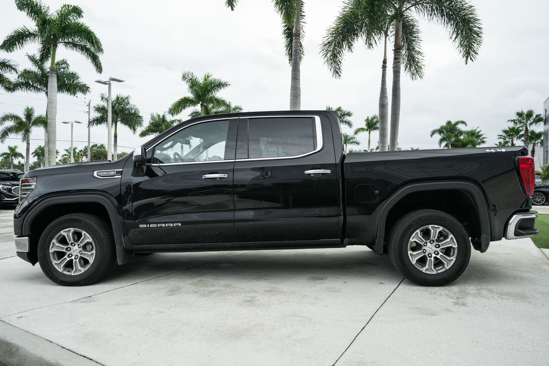 2024 Gmc Sierra 1500 SLT photo 4