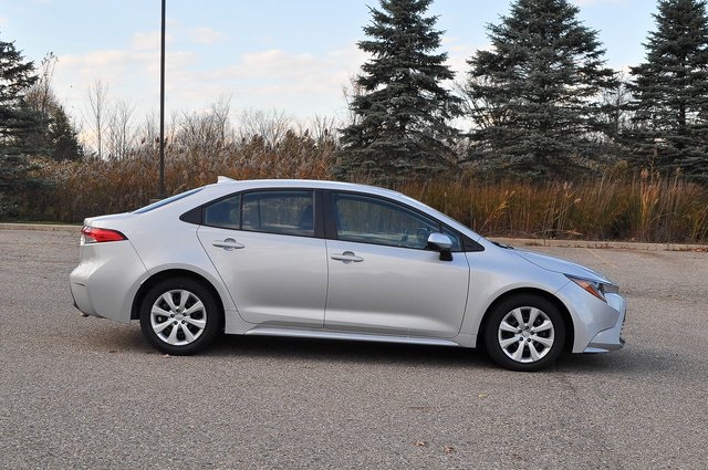 2024 Toyota Corolla LE photo 2