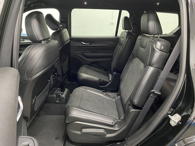 2025 Jeep Grand Cherokee Altitude photo 30