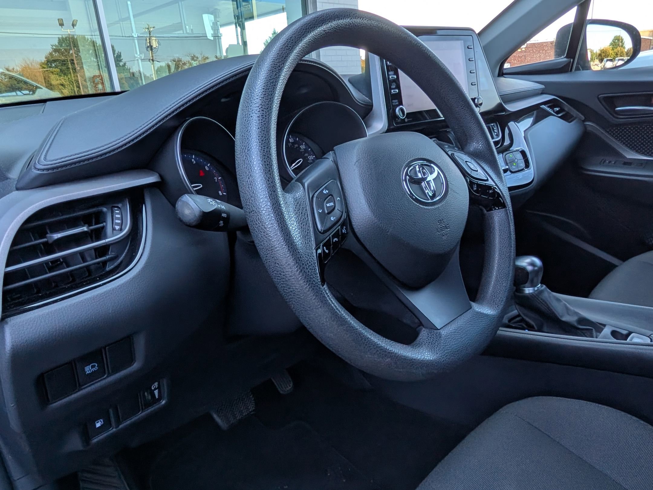 2021 Toyota C-HR LE photo 14