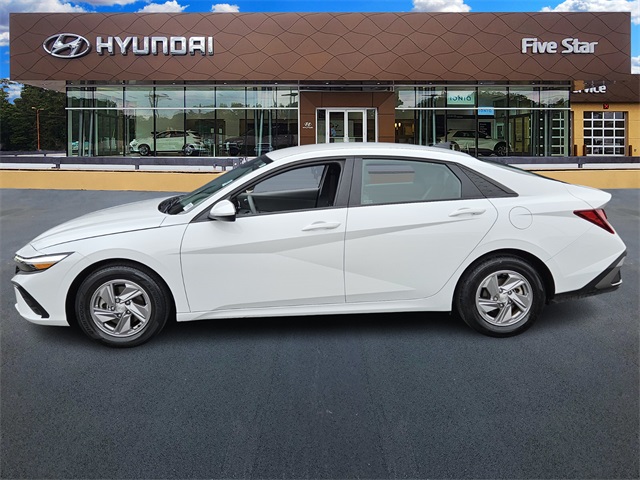 2025 Hyundai Elantra SE photo 4