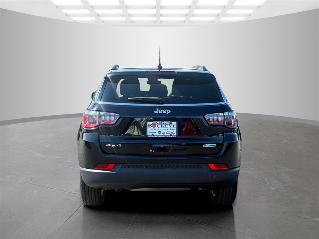 2023 Jeep Compass Latitude Lux photo 4