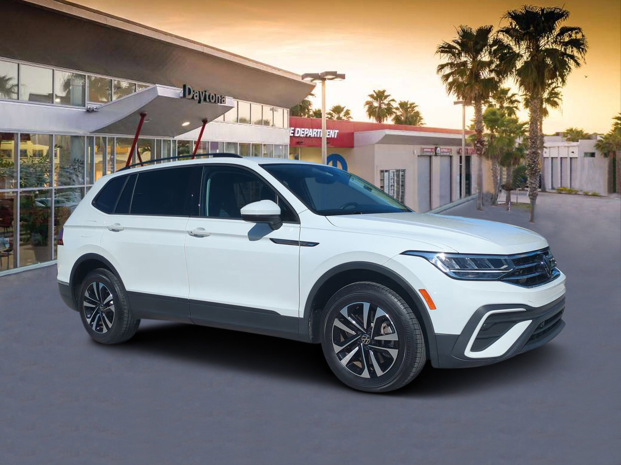 2024 Volkswagen Tiguan S's photo