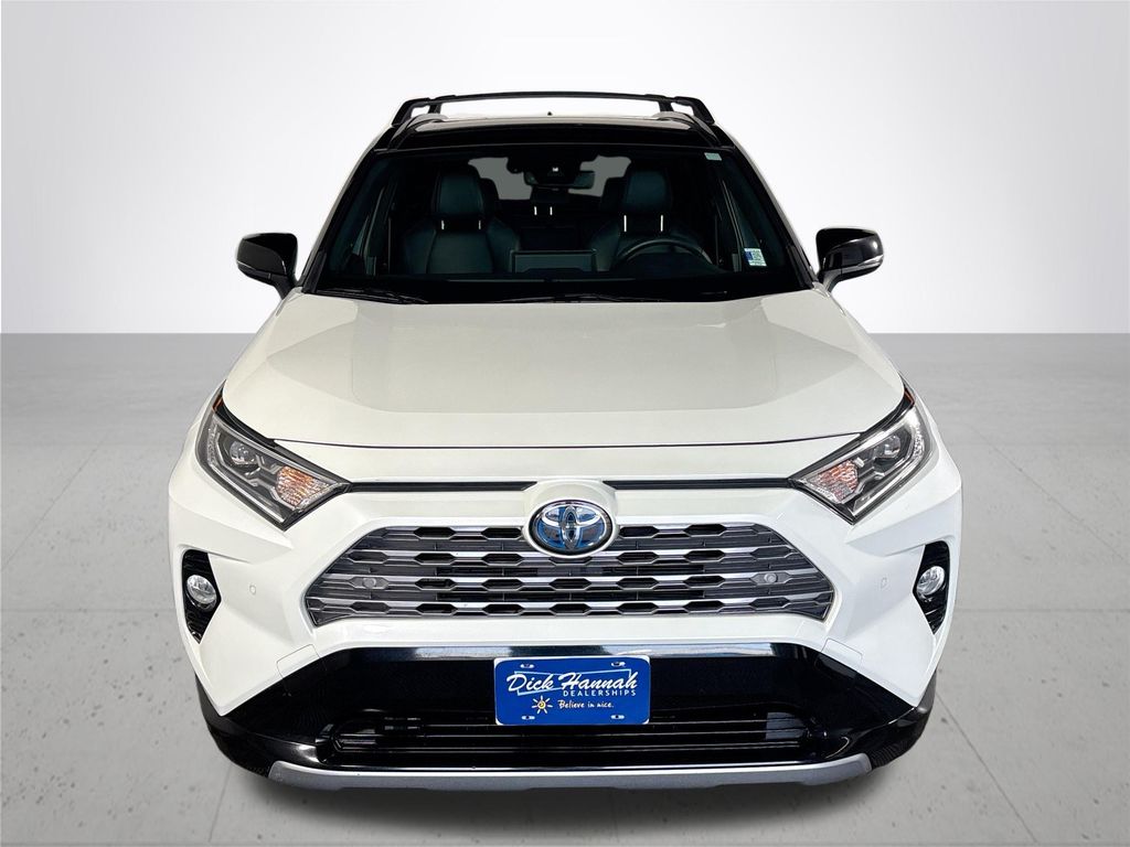 2020 Toyota RAV4 Hybrid XSE photo 2