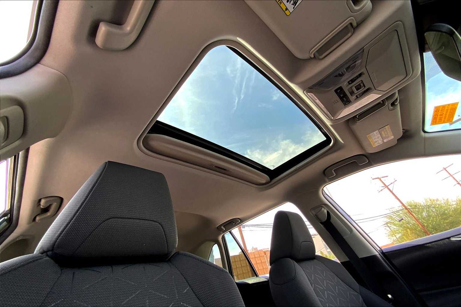 2021 Toyota RAV4 XLE photo 12