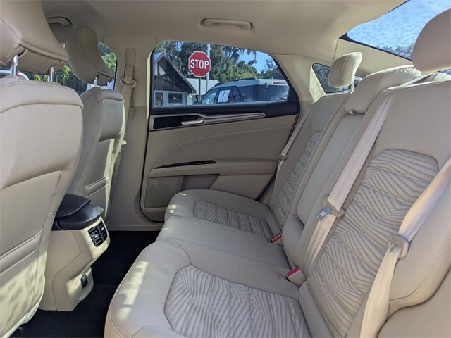 2016 Ford Fusion SE photo 12