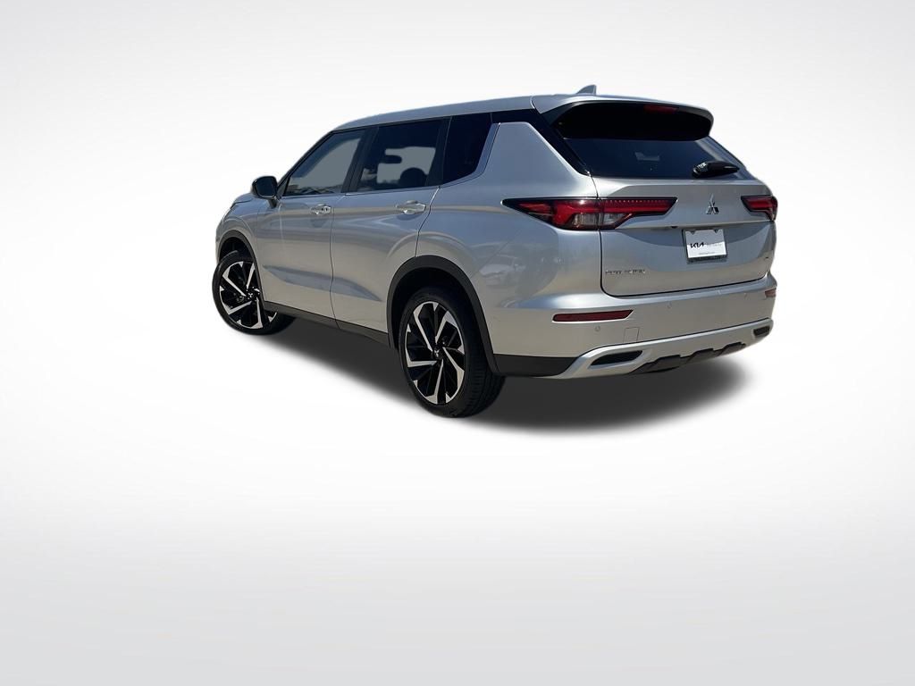 2023 Mitsubishi Outlander SE photo 5