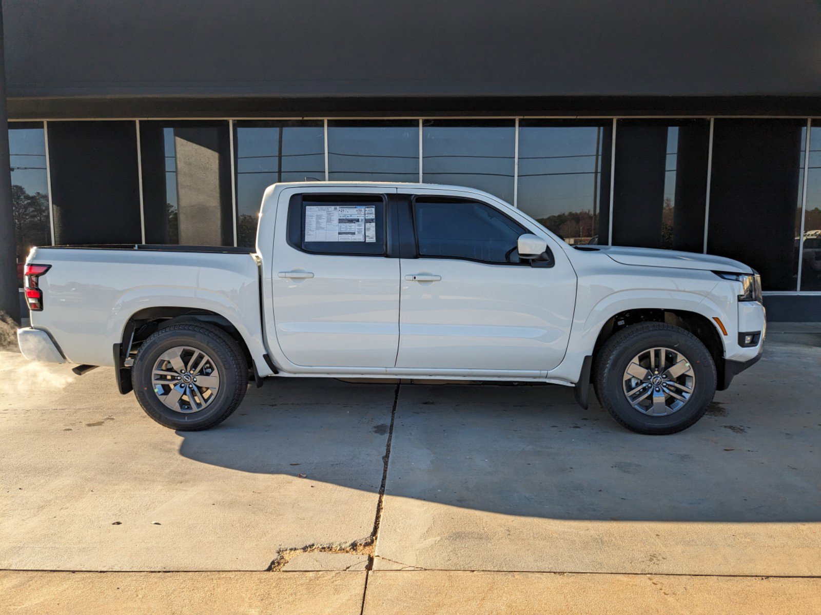 2025 Nissan Frontier SV photo 2