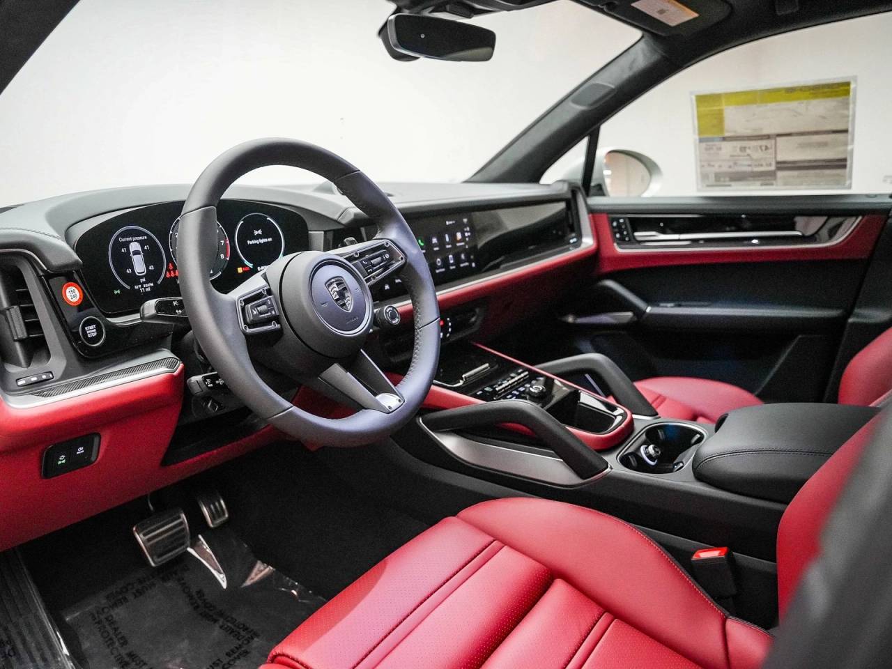 2025 Porsche Cayenne E-Hybrid Turbo photo 4