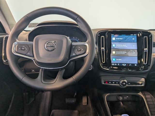 2023 Volvo XC40 Plus photo 16