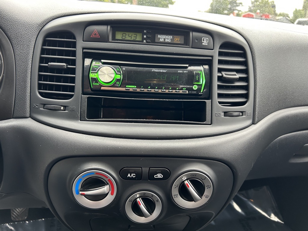 2008 Hyundai Accent GS photo 14