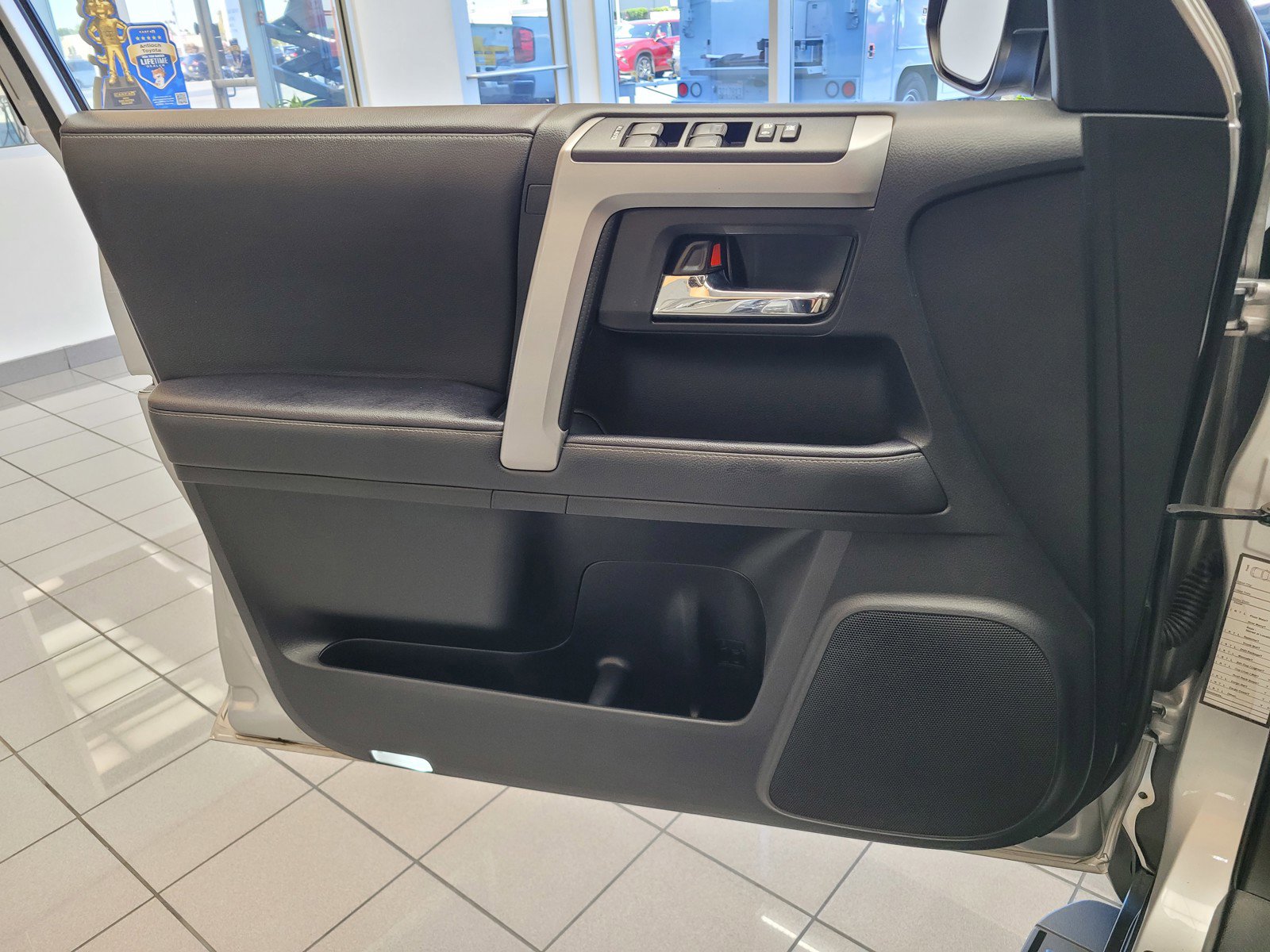 2022 Toyota 4Runner SR5 photo 25