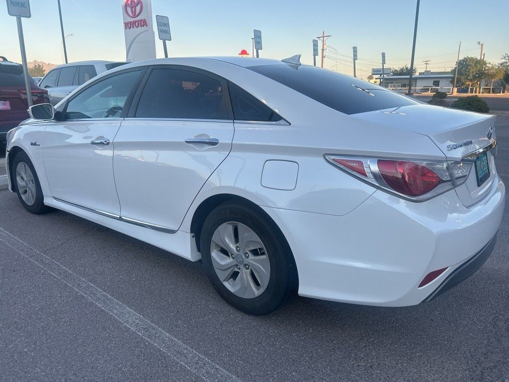 2015 Hyundai Sonata Hybrid Base photo 3