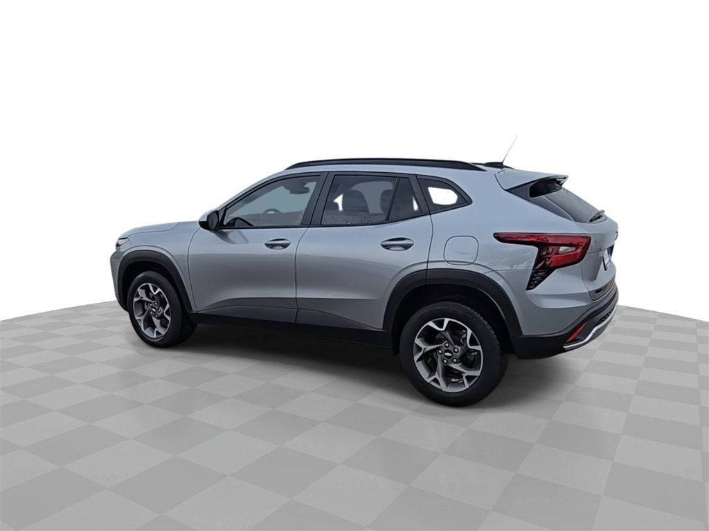 2024 Chevrolet Trax LT photo 3
