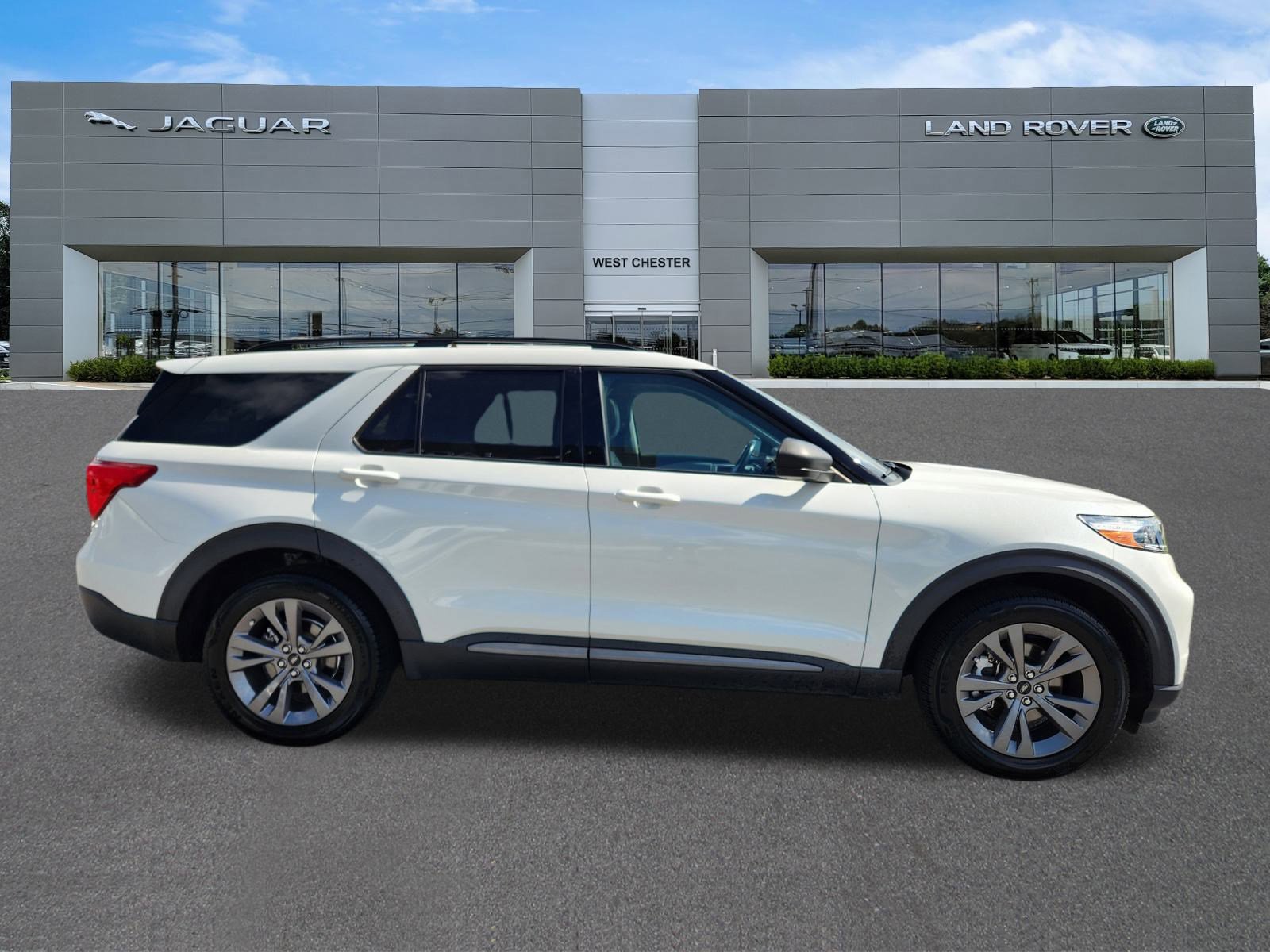 2021 Ford Explorer XLT photo 2
