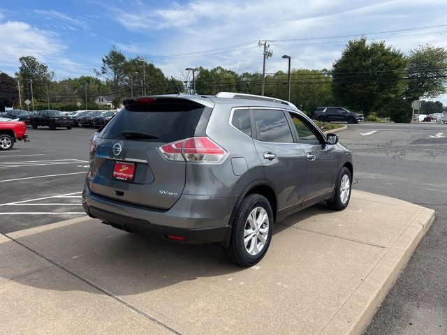2016 Nissan Rogue SV photo 3