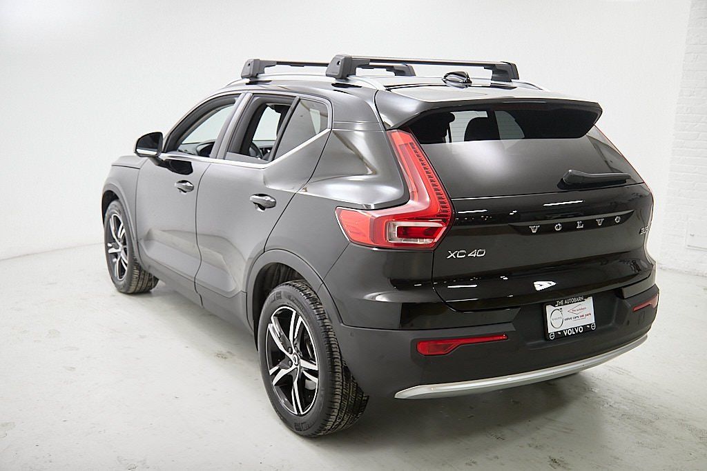 2023 VOLVO XC40 - Image 7