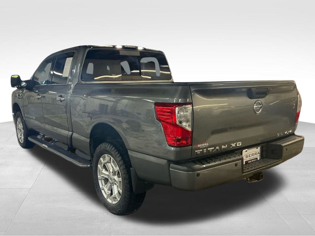 2017 Nissan Titan SL photo 4