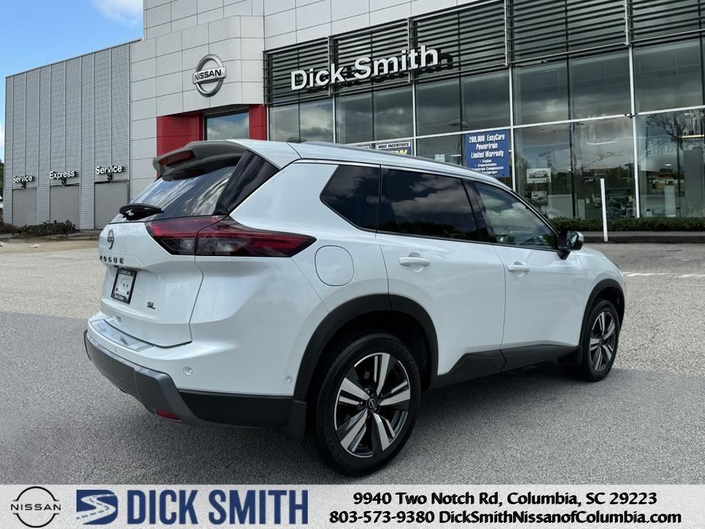 2024 Nissan Rogue SL photo 3