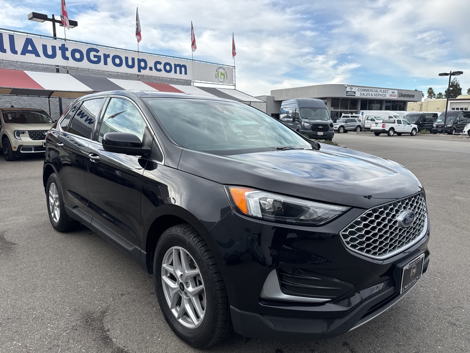 2023 Ford Edge SEL photo 2