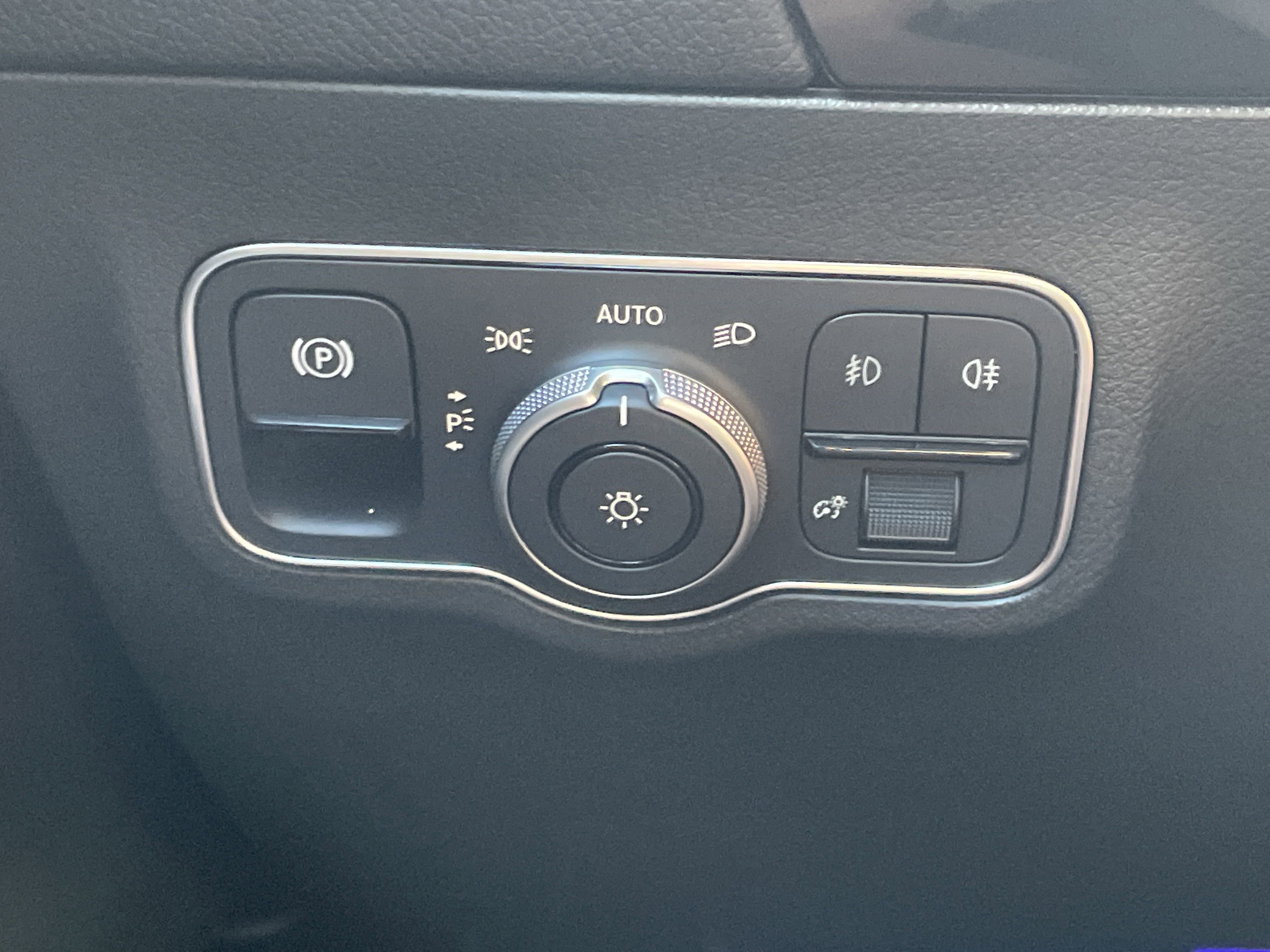 2025 Mercedes Benz GLA 250 photo 4