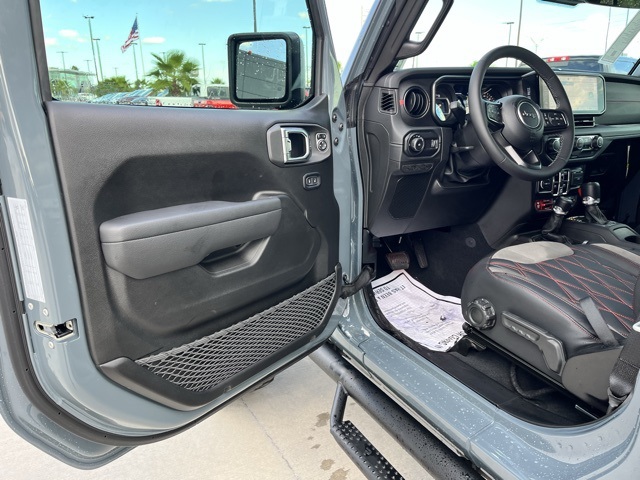 2025 Jeep Wrangler Rubicon photo 13