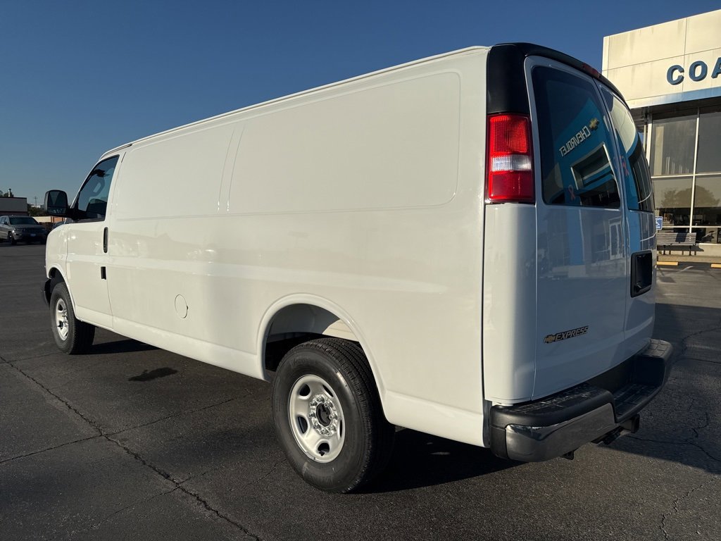 2025 Chevrolet Express Cargo 2500 photo 4