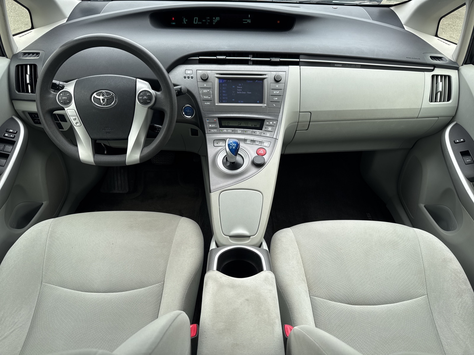 2013 Toyota Prius Two photo 3