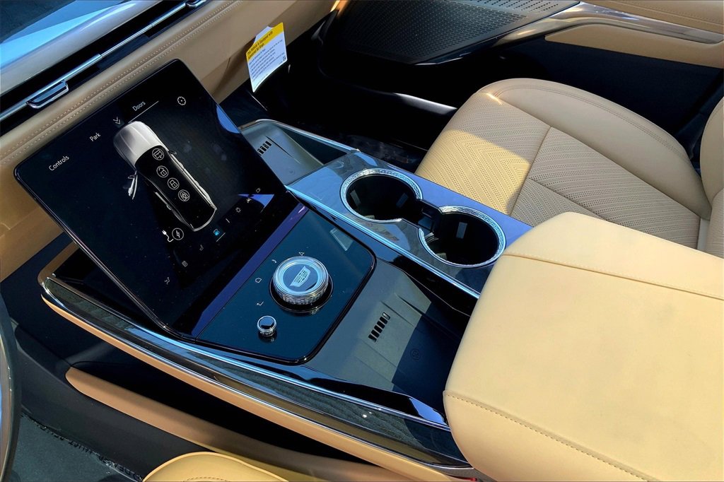 2025 Cadillac Escalade IQ Luxury photo 8